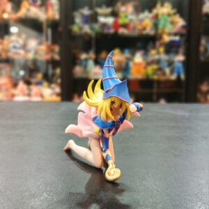 FIGURA YU-GI-OH-MAGA OSCURA-PVC