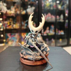 FIGURA HOLLOW KNIGHT-CABALLERITO Y HOLLOW KNIGHT-26cm-PVC